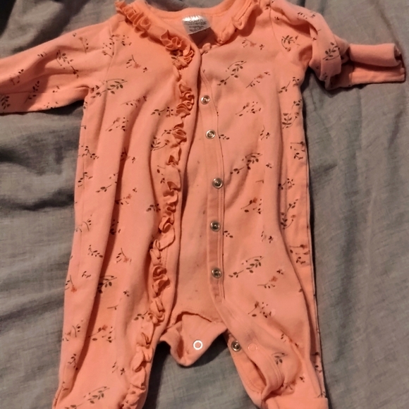 I'm selling all my daughters 0-3 month clothes - Picture 1 of 1